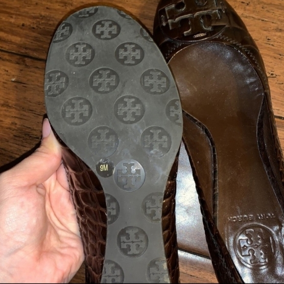 Tory Burch Amy Croc Patent Leather Pumps - Picture 4 of 4